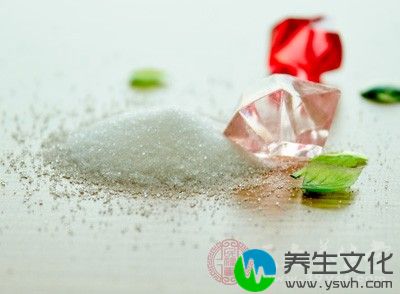 不少人炒菜时有多放盐或早放盐的习惯