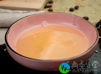 一小碗豆渣加入一个蛋清