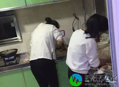 梦见与兄弟姊妹合力做某事