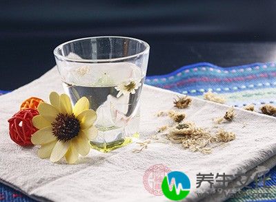 天热，人体因排汗过多造成的缺水使血液浓缩