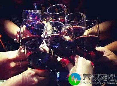 可以适量喝点酒