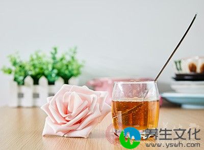 用蜂蜜洗脸可以起到杀菌、排毒的作用