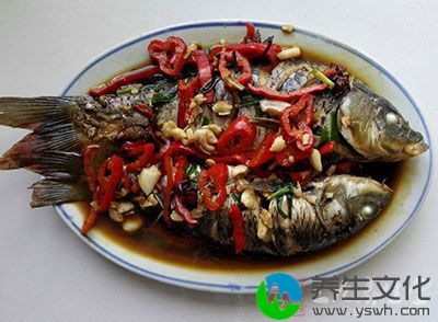 鱼、猪尾骨、黄豆、黑豆等含钙量多的食物