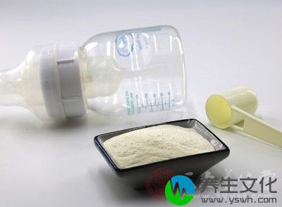 长饮牛初乳或致宝宝早熟