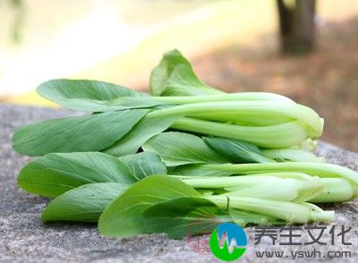 要控制饮食，多吃蔬菜，少吃肉类