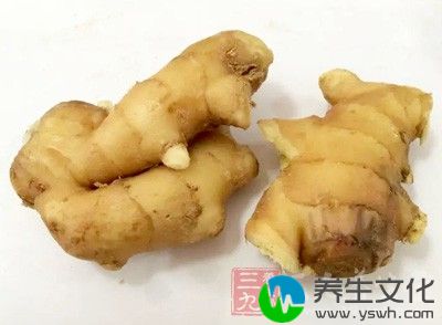 生姜切片后轻轻擦揉疤痕