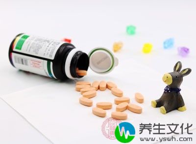 把维生素C或者B2药片碾碎，敷于患处，可加速伤口愈合