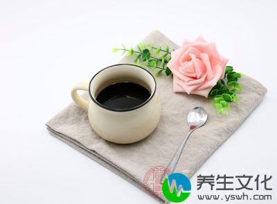 其中包括忌食生葱、生蒜、辣椒等有刺激性的食物，以及烈性洒、浓茶和咖啡等