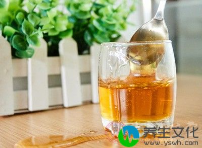 把醋和蜂蜜混合