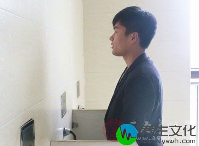 尿道分泌物表现为大小便后尿道口出现白色分泌物