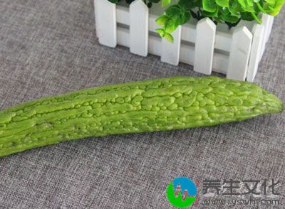 苦瓜性寒，夏天成熟，在夏季食用能够清热去火、止渴消暑