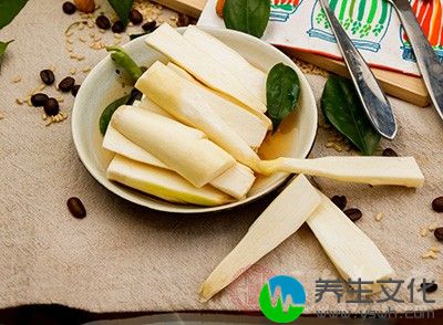 由于茭白含有较多的难溶性草酸钙，其钙质不容易被人体所吸收