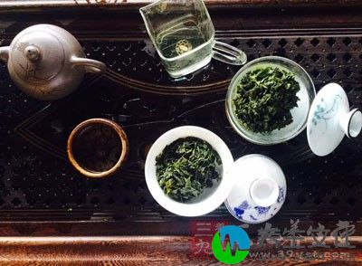 绿茶中含有丰富的维生素C、叶绿素、氨基酸、茶多酚