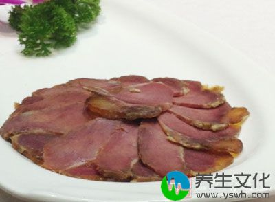 晚上吃牛肉等富含铁的食物是会干扰肝脏的生物钟的