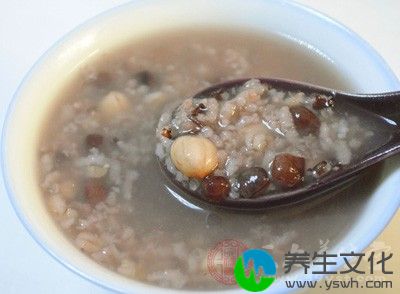 例如稀饭、粥等，可以进行少食多餐的方式