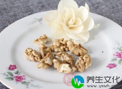 经常吃坚果利于头发的健康