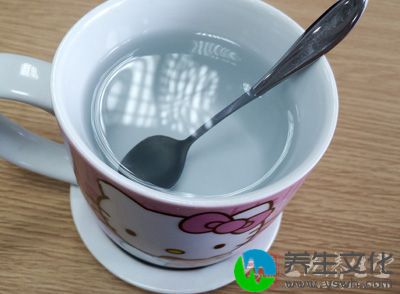 早起一杯温盐水，清肠消毒