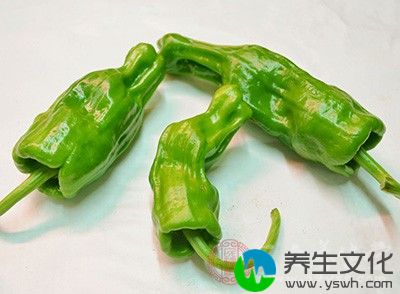 冬天用辣椒水泡手脚，主要是为了活血，促进血液循环