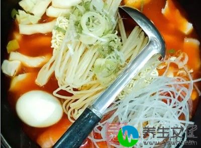 很多食管癌、胃癌患者，他们有一个共同的特点，就是喜欢吃非常热的食物