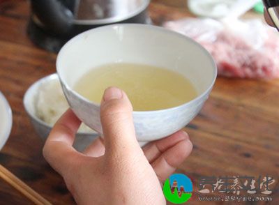 上药共碾为碎块，纱布包好，用烧酒1500ml浸泡1周(冬季2周)