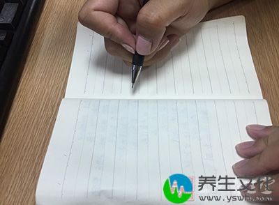 一家外资企业的秘书，需要伏案工作