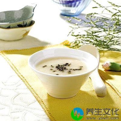 银花豆豉粥：金银花9克，淡豆豉9克，水煎去渣，加入粳米60克