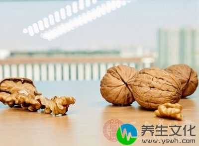 打完瘦脸针后，避免吃硬壳类食物、韧性食品