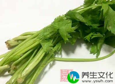 油菜、芹菜等绿色蔬菜中含有丰富的膳食纤维和维生素