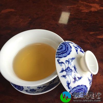 绿茶中含有的茶多酚对抗衰老有—定功效