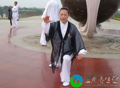 家鼓励中老年人，没事不妨多练太极拳