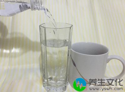 这个时候喝上一杯水再合适不过