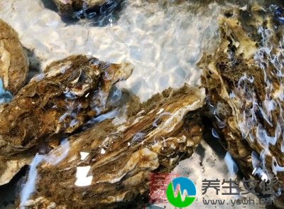 偏嗜麻辣、油腻、海鲜、油炸等类食品及烟草者