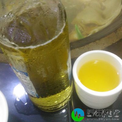 立夏节气适当的喝啤酒会有益健康