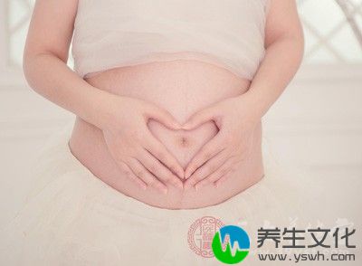 孕妇一定不要吃，因为土豆里面含有一种物质会导致肚子里的宝贝造成畸形