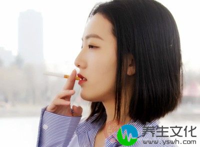 很多女性以抽烟为时髦