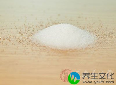 用热盐水浸泡患处15分钟