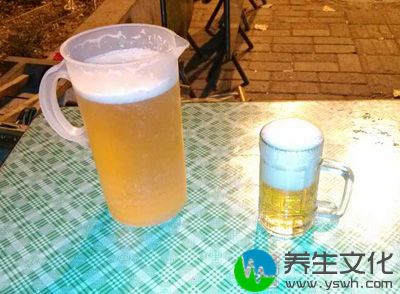 而啤酒则属于发酵酒，成分不同