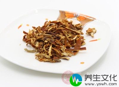 常见缓解咳嗽的食疗如烤橘子加盐、梨子炖贝母、陈皮茶等