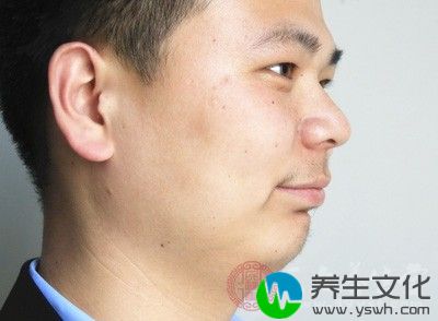 长斑好像是一件特别平常的事情，年纪大了之后会长斑