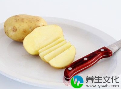 土豆宜存放在阴凉处，不可曝晒，也不可冷冻，冻伤的土豆不能食用