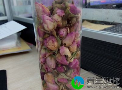 玫瑰花可以解郁，能理气清热，安神美容