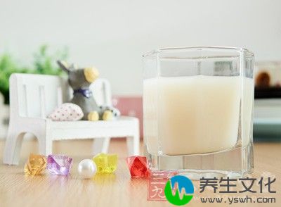 豆浆不但必须要煮开，而且在煮豆浆时还必须要敞开锅盖