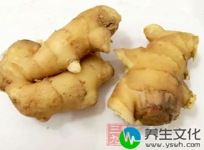 里脊肉1条，姜片，蒜2瓣，叉烧酱3大汤匙