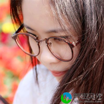 女人在一份感情面前，要始终保持对自我的自信