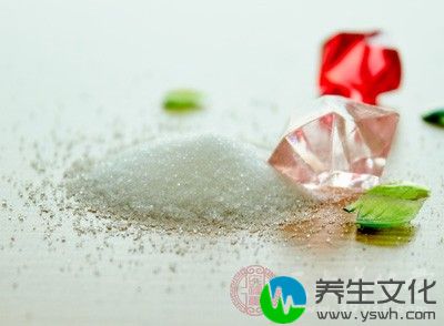 平时适当增加食盐的用量，多喝水