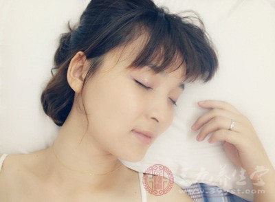 女性睡眠不好的原因 通过食物进行有效改善