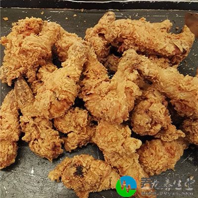 因为烹饪时间过长易使食物表面的颜色变得很深，而致癌物质也会增加