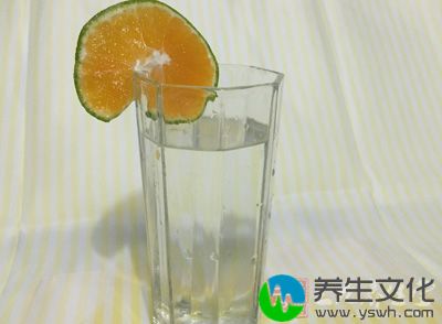 柠檬水可以排除体内有害物质