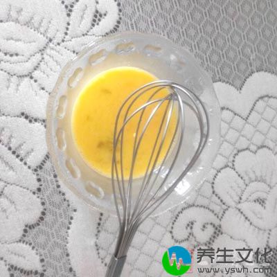 制作绿茶蛋黄面膜需要用到蛋黄一个