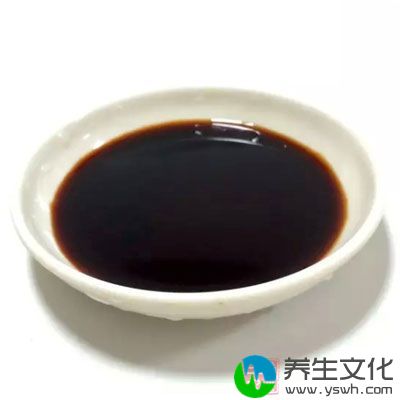 白饭2碗，蒜瓣3片，葱花适量，酒1大匙，酱油2大匙，糖1大匙，盐1小匙，油2大匙